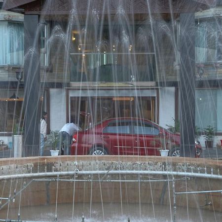 The Chinar Srinagar Hotel Esterno foto